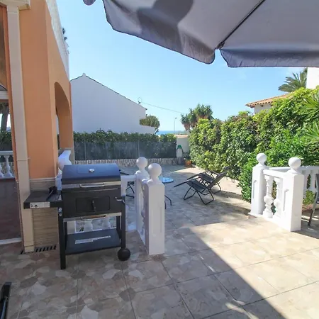 Beachside Villa: Mediterranean Retreat Near Villa Alicante