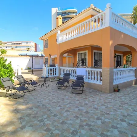 Beachside Villa: Mediterranean Retreat Near Villa Alicante
