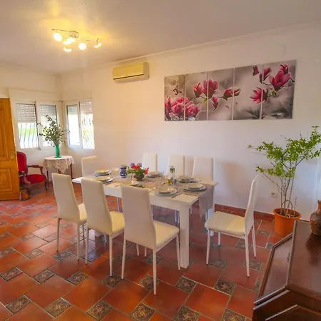Villa Great Villa, Sea Views, 20 Secs Walk To The Beach, Bbq, 9 People, 5 Mins Car From Center, Sailing Club 3 Mins Walk *