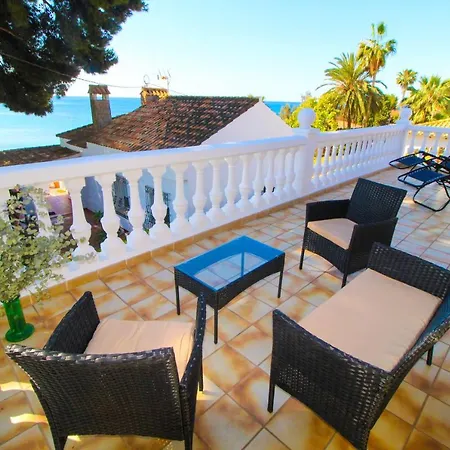 Beachside Villa: Mediterranean Retreat Near Villa Alicante