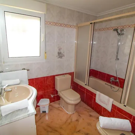 Villa Great Villa, Sea Views, 20 Secs Walk To The Beach, Bbq, 9 People, 5 Mins Car From Center, Sailing Club 3 Mins Walk