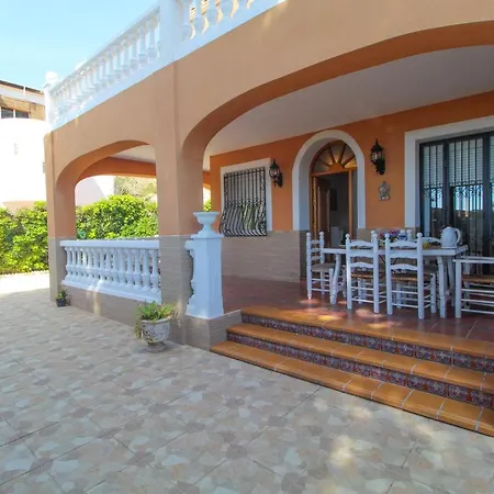 Villa Beachside Villa: Mediterranean Retreat Near *
