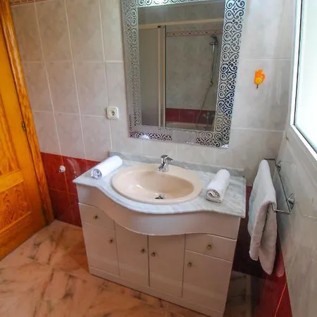 Villa Great Villa, Sea Views, 20 Secs Walk To The Beach, Bbq, 9 People, 5 Mins Car From Center, Sailing Club 3 Mins Walk *