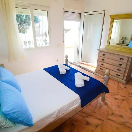 Great Villa, Sea Views, 20 Secs Walk To The Beach, Bbq, 9 People, 5 Mins Car From Center, Sailing Club 3 Mins Walk Villa