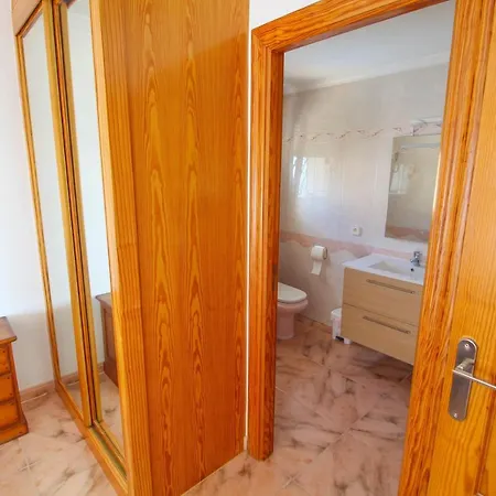 Great Villa, Sea Views, 20 Secs Walk To The Beach, Bbq, 9 People, 5 Mins Car From Center, Sailing Club 3 Mins Walk