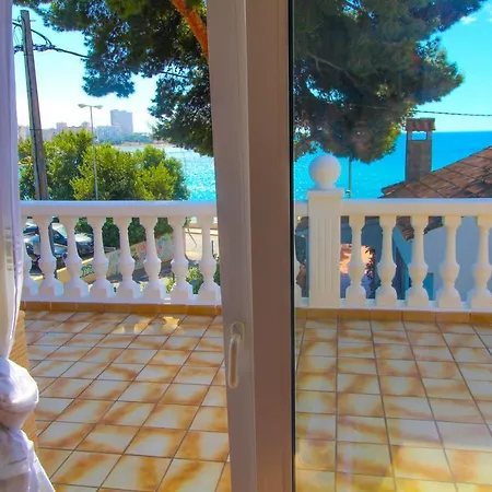Beachside Villa: Mediterranean Retreat Near * Alicante