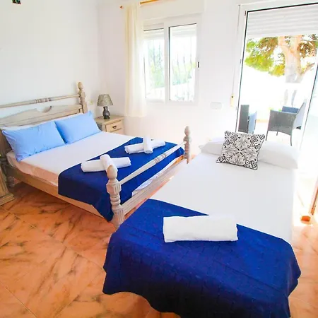Great Villa, Sea Views, 20 Secs Walk To The Beach, Bbq, 9 People, 5 Mins Car From Center, Sailing Club 3 Mins Walk Villa Alicante