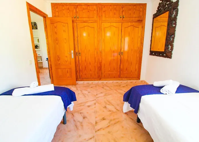 Great Villa, Sea Views, 20 Secs Walk To The Beach, Bbq, 9 People, 5 Mins Car From Center, Sailing Club 3 Mins Walk Alicante
