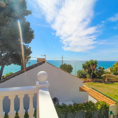 Great Villa, Sea Views, 20 Secs Walk To The Beach, Bbq, 9 People, 5 Mins Car From Center, Sailing Club 3 Mins Walk 别墅 *