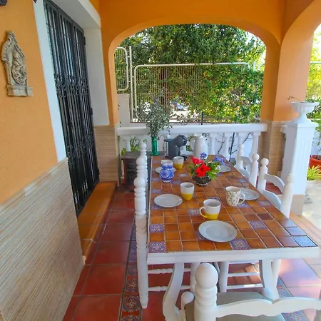 Great Villa, Sea Views, 20 Secs Walk To The Beach, Bbq, 9 People, 5 Mins Car From Center, Sailing Club 3 Mins Walk * 阿利坎特