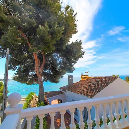 别墅 Great Villa, Sea Views, 20 Secs Walk To The Beach, Bbq, 9 People, 5 Mins Car From Center, Sailing Club 3 Mins Walk *