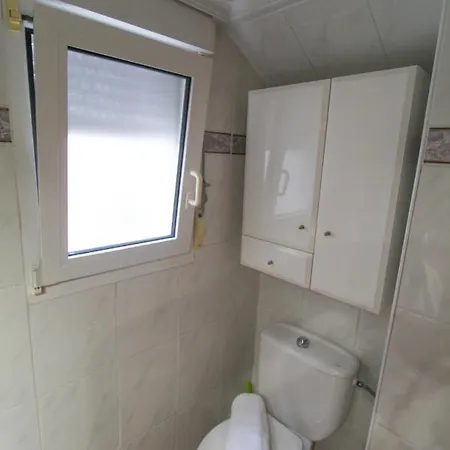 Great Villa, Sea Views, 20 Secs Walk To The Beach, Bbq, 9 People, 5 Mins Car From Center, Sailing Club 3 Mins Walk 别墅 阿利坎特