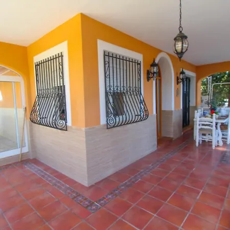 Great Villa, Sea Views, 20 Secs Walk To The Beach, Bbq, 9 People, 5 Mins Car From Center, Sailing Club 3 Mins Walk * 阿利坎特