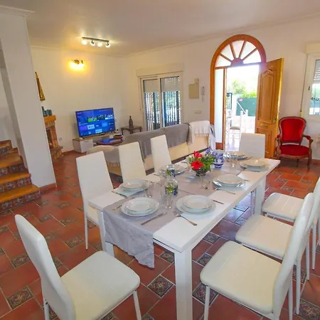 别墅 Great Villa, Sea Views, 20 Secs Walk To The Beach, Bbq, 9 People, 5 Mins Car From Center, Sailing Club 3 Mins Walk *